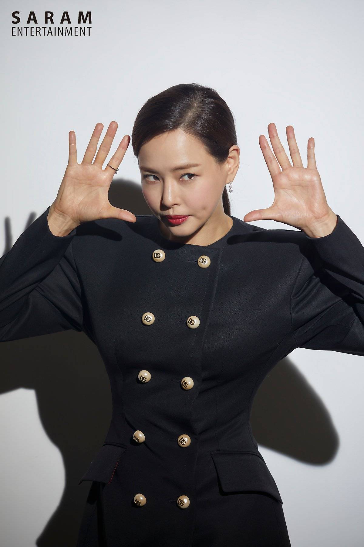 Lee Ha Nee Saram Entertainment Profile photos